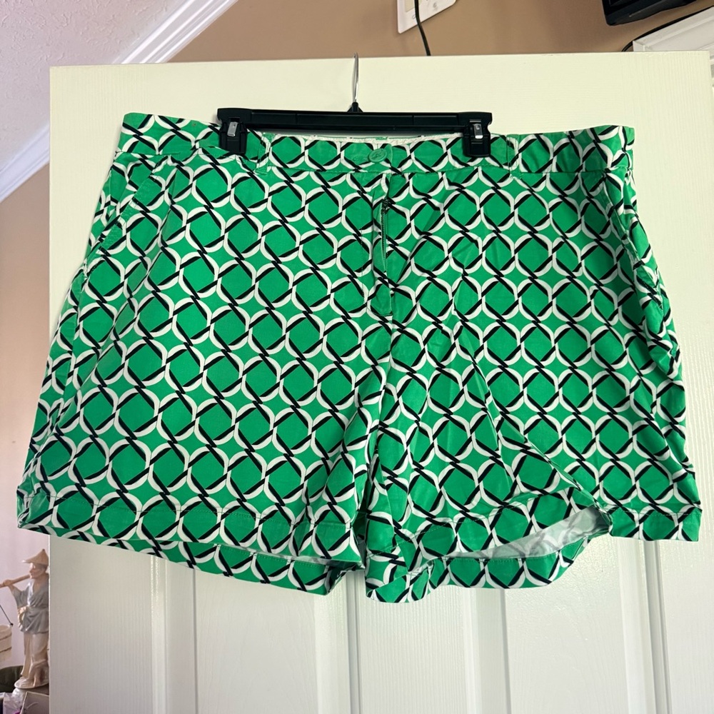 crown & ivy Green Geometric Print Women’s Shorts